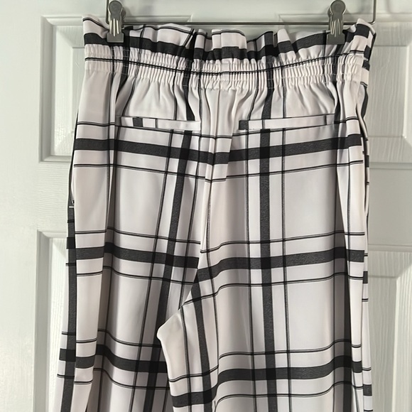 Black and white paperbag pants ready for work or play! - Picture 5 of 6